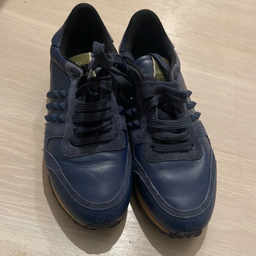 Barely worn Valentino rock stud sneakers in navy blue - Picture 2 of 4